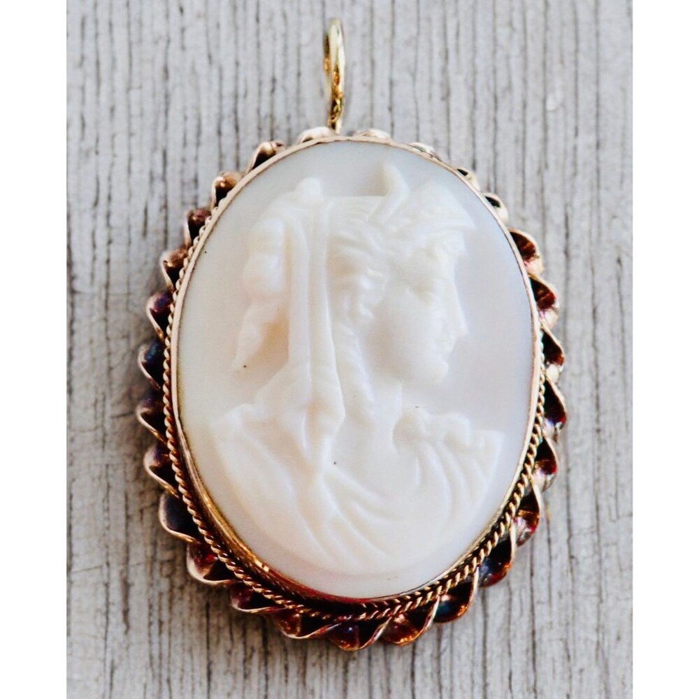 14K Gold Carved Shell Cameo Pendant Roped Frame Tested! 6.22 grams 1.25" Mint!